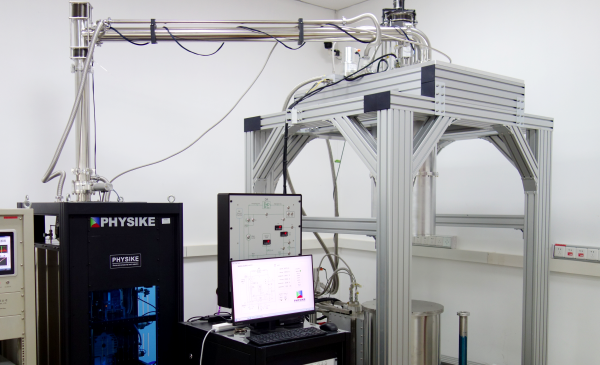 匹配室溫孔超導磁體的干式稀釋制冷機安裝成功