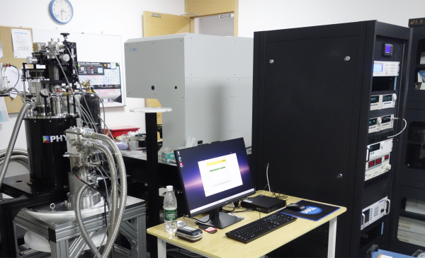 分體式低溫高壓磁光高壓物性測試系統安裝成功