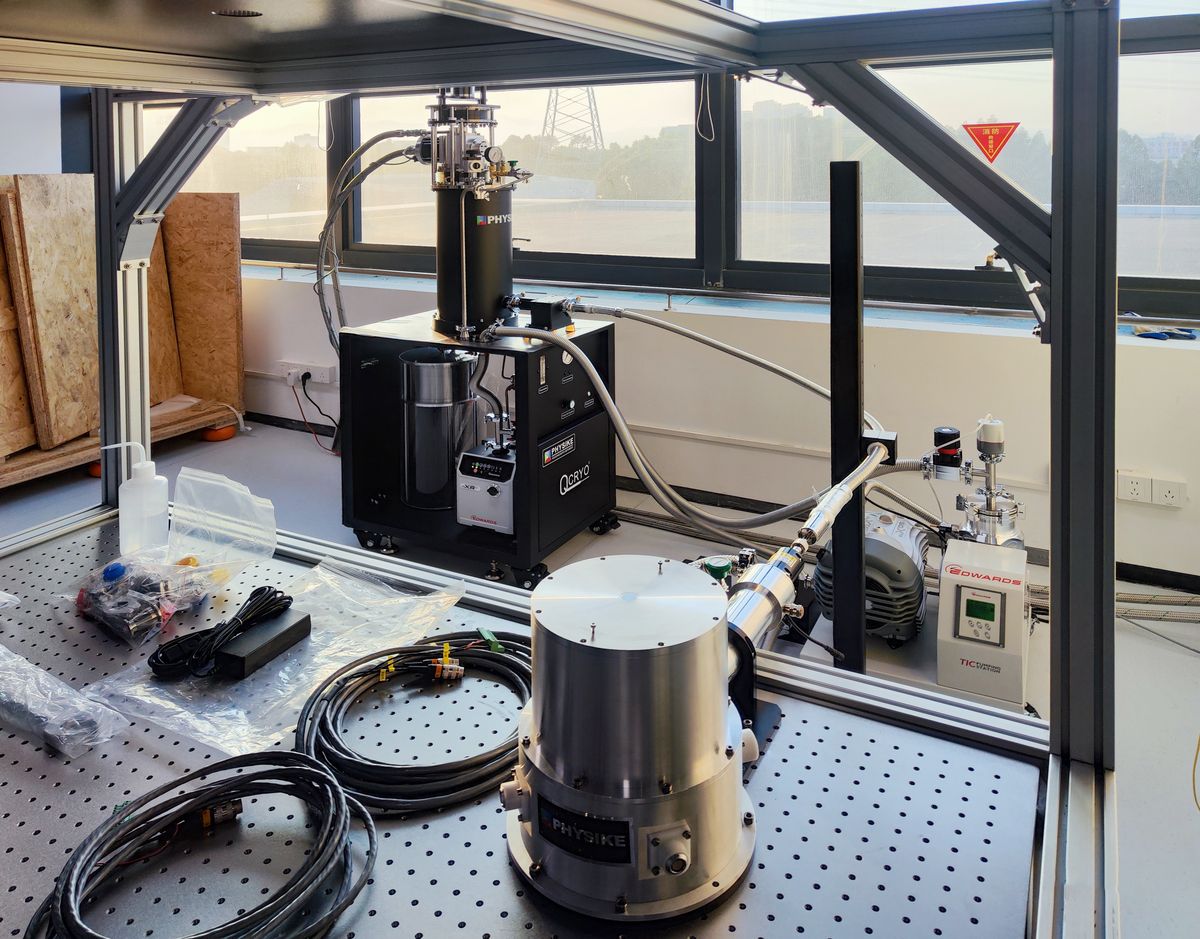 集成納米定位臺和掃描臺的干式顯微低溫系統安裝成功